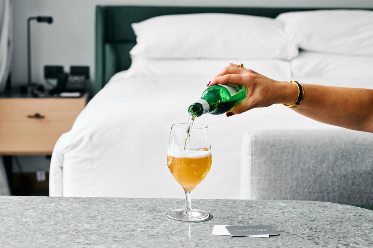 Courtyard By Marriott Melbourne Flagstaff Gardens Hotel Bagian luar foto