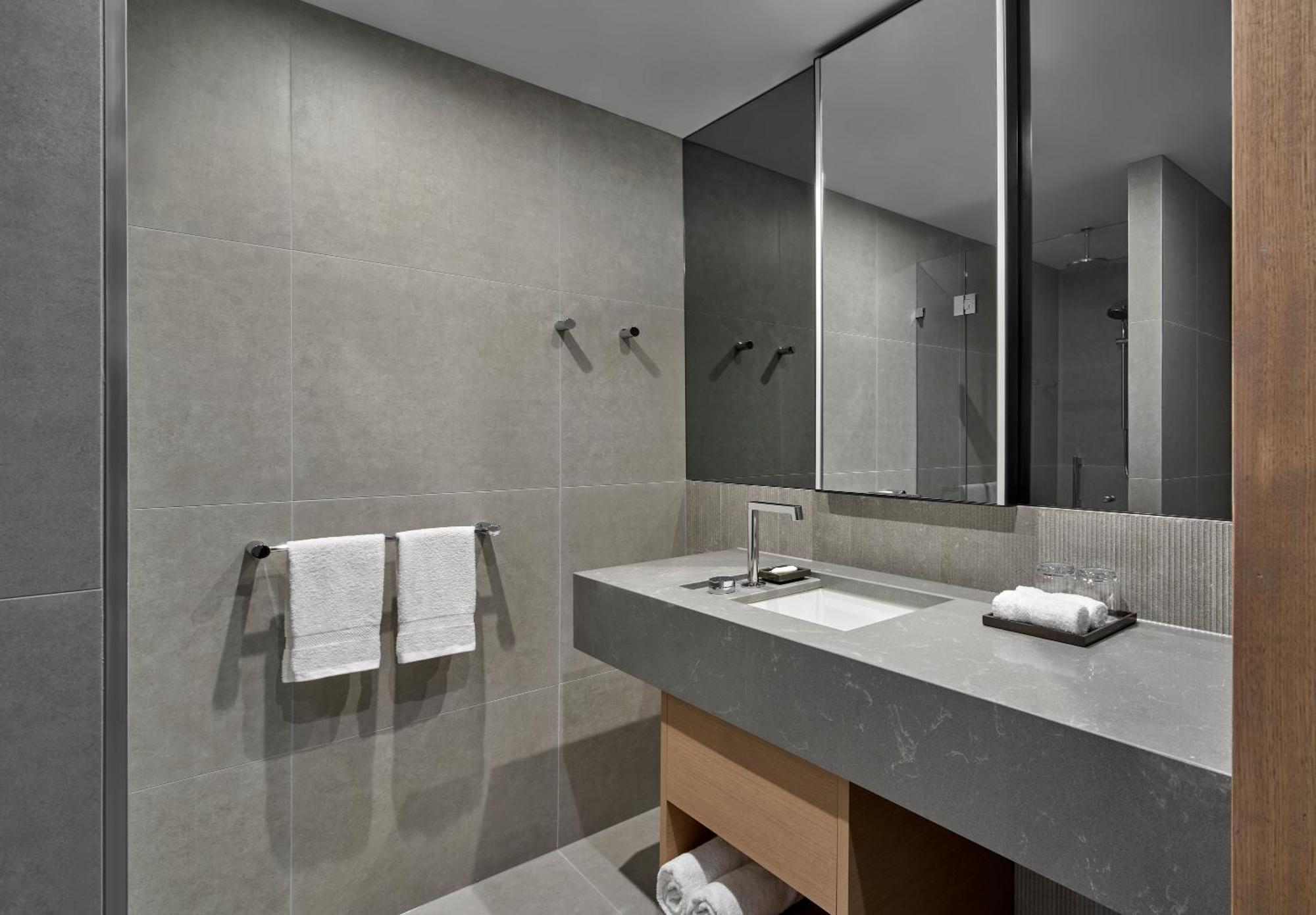 Courtyard By Marriott Melbourne Flagstaff Gardens Hotel Bagian luar foto