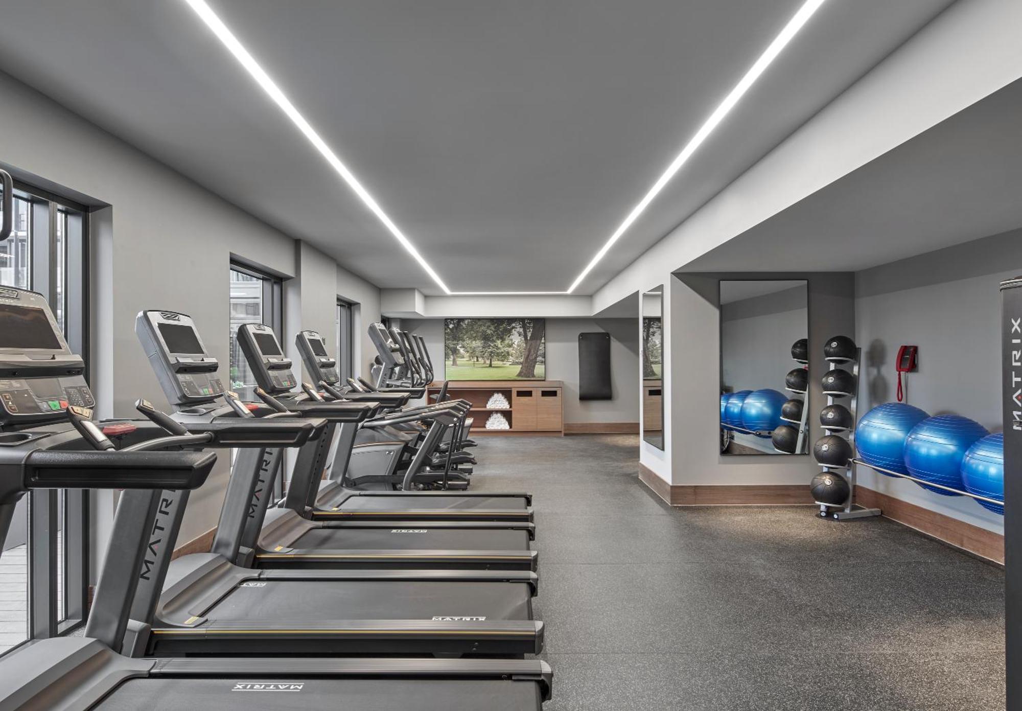 Courtyard By Marriott Melbourne Flagstaff Gardens Hotel Bagian luar foto