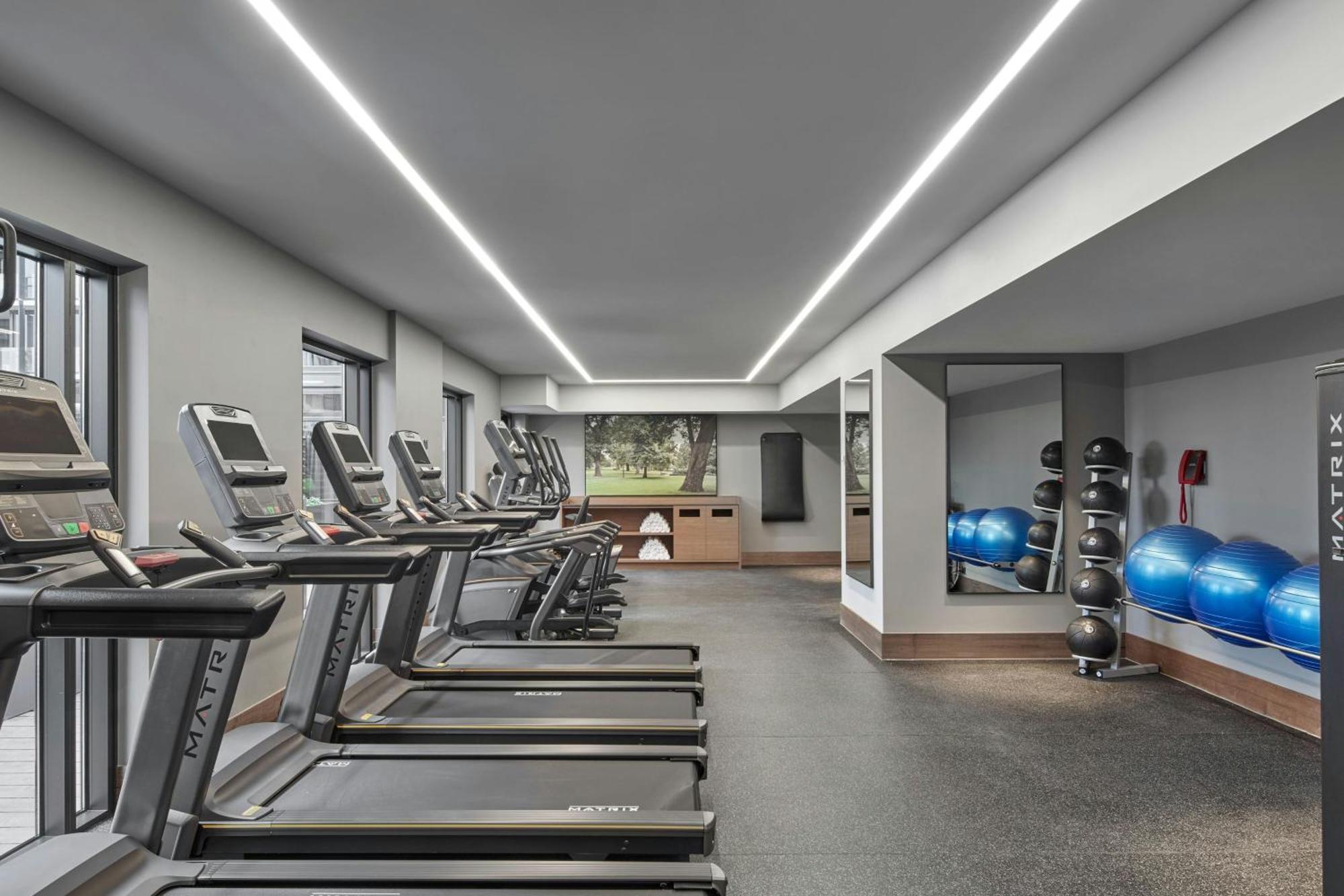 Courtyard By Marriott Melbourne Flagstaff Gardens Hotel Bagian luar foto